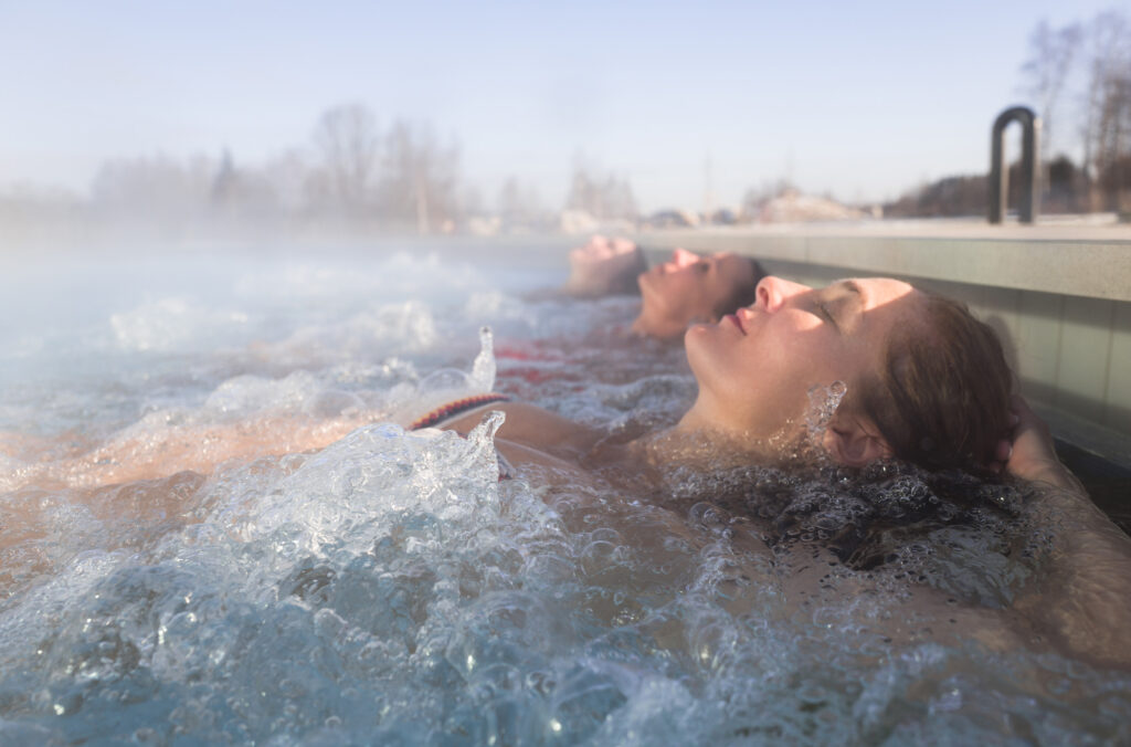Entspannung im Wasserbeck mit Massagedüsen in der Nähe unserer Ferienwohnung Siebenstern in der Siebenquell Therme mit Außenbecken und Saunalandschaft in Bad Weißenstadt
