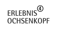 Logo der Erlebnisregion Ochsenkopf in Graustufen. In der ersten Zeile steht Ochsenkopf (in Großbuchstaben) mit einer hochgestellten vier in einem Kreis am Ende. In der zeiten Zeile steht Ochsenkopf, ebenfalls in Großbuchstaben geschrieben. Die Vier steht für die vier Gemeinden, die zur Erlebnisregion Ochsenkopf gehören. Das sind Bischofsgrün, Fichtelberg, Mehlmeisel und Warmensteinach.